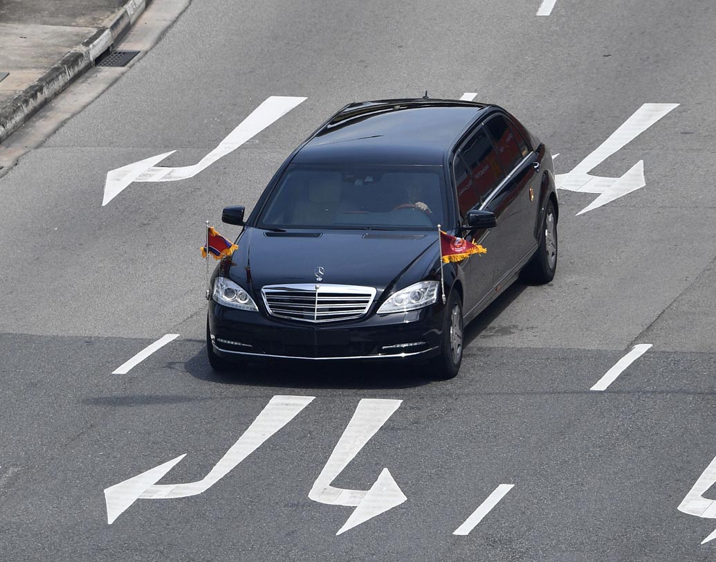 চালক: মার্কিন সিক্রেট সার্ভিসের কাছে প্রশিক্ষণপ্রাপ্ত পুলিশ, যিনি যে কোনও আপতকালীন অবস্থাতেই গাড়ি চালিয়ে প্রেসিডেন্টকে নিয়ে পালাতে পারবেন।