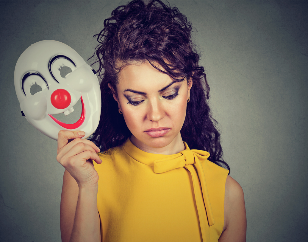 হীনম্মন্যতা ছাড়ুন: মনোবিজ্ঞানীদের মতে, হতাশাই এই ধরনের অভিব্যক্তির মূল কারণ। অন্যের কী কী আছে আর আমার কী কী নেই, এই ভাবনারই ফসল এই নকলবৃত্তি। নিজেকে নিয়ে খুশি থাকুন। মনে রাখবেন, আপনার যা যা আছে, তা কিন্তু অন্য অনেকের নেই। তাই তুলনার ফাঁদে পা দেবেন না। বরং মন ভাল রাখতে নিজের সফলতার কথা ভাবুন। ছবি: সাটারস্টক