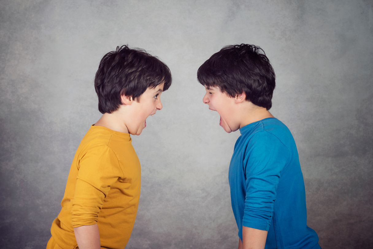 সকলের সব থাকে না: প্রত্যেক মানুষ আলাদা। প্রত্যেকের পছন্দও আলাদা। আর তা-ই সকলের কাছে এক রকম জিনিসপত্র থাকে না। এই সহজ সত্যি না মানতে পারলে কিন্তু মুশকিল। শুনতে খারাপ হলেও নকল করার প্রবৃত্তিতে কিন্তু হিংসের একটা মিহি পরত থাকেই। আগে দূর করুন সেই মনোভাব। প্রয়োজনে পরামর্শ নিন চিকিৎসকের। ছবি: সাটারস্টক