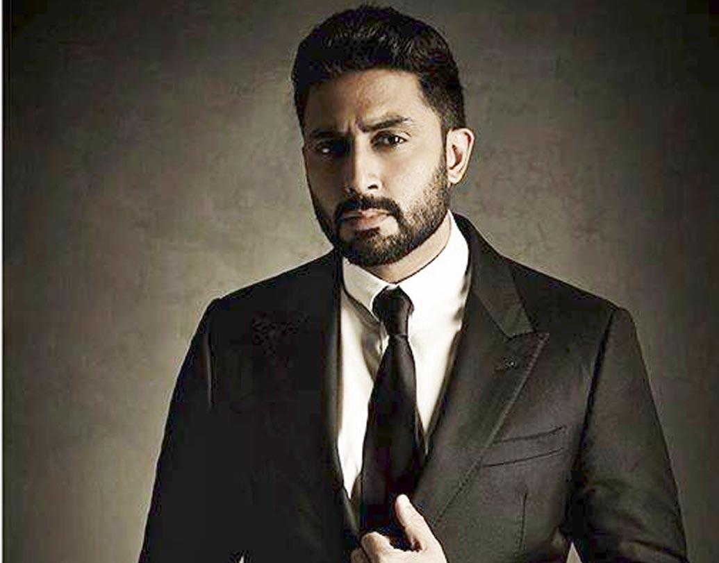 অভিষেক বচ্চন: সিনেমা তো আছেই। বচ্চন পরিবারের আকর্ষণের কেন্দ্রবিন্দু এখন কবাডিও। ‘জয়পুর পিঙ্ক প্যান্থার’ নামে প্রো-কবাডি লিগের একটি দলই কিনে ফেলেছেন অভিষেক বচ্চন। পাশাপাশি, মহেন্দ্র সিংহ ধোনির সঙ্গে সহ-মালিকানায় ‘চেন্নাইয়ান এফসি’ নামে আইএসএলেও দল কিনেছেন অভিষেক।