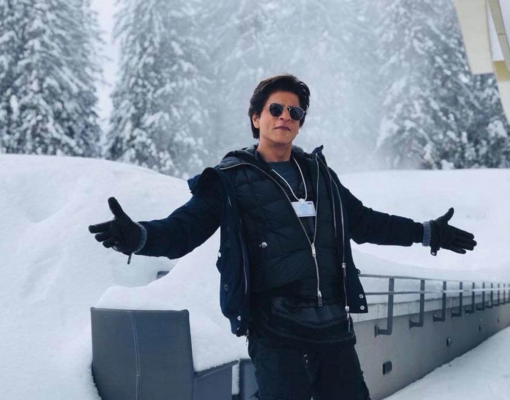 শাহরুখ খান: ছবিতে অ্যাকশন সিকোয়েন্স করতে গিয়ে অনেকবার চোট পেয়েছেন শাহরুখ। একবার নাকি ঘোড়া থেকে পড়ে গিয়ে গুরুতর জখম হয়েছিলেন তিনি। তারপর থেকে নাকি ঘোড়ায় প্রবল ভীতি বলি বাদশার। চুক্তিও করে রেখেছেন সেই রকমই।