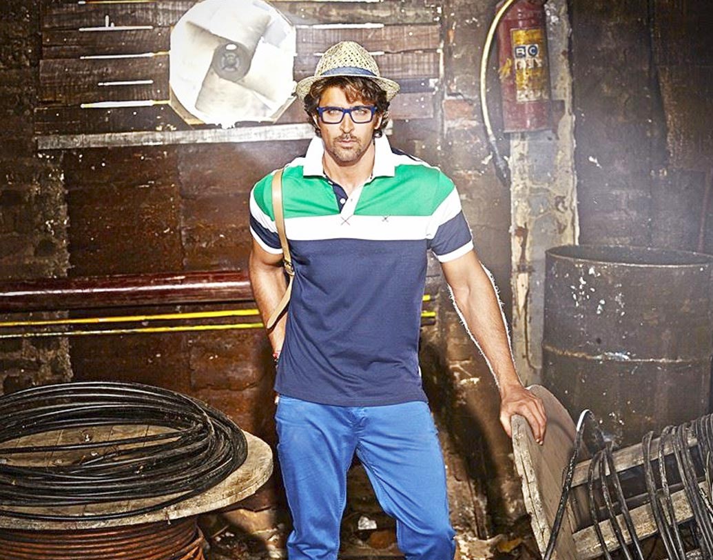 হৃতিক রোশন: বলিউডের ‘গ্রিক গড’-এর চুক্তি শুনলে অবাক হবেন। দিন হিসেবে নাকি পারিশ্রমিক নেন হৃতিক। পরিচালক-প্রযোজকের সঙ্গে এটাই নাকি তাঁর শর্ত। নির্ধারিত দিনের থেকে বেশি দিন শুট করতে হলে তার জন্য অতিরিক্ত পারিশ্রমিকও নেন তিনি।