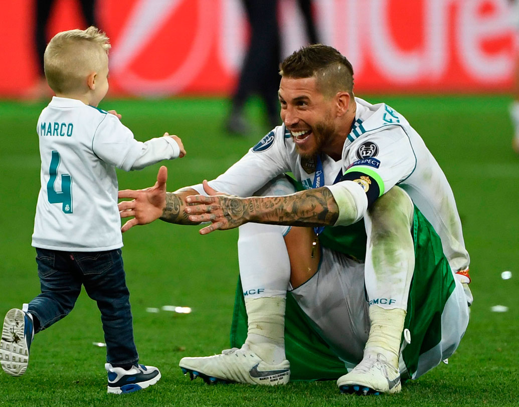 সের্জিও র্যা মোস: রিয়াল মাদ্রিদে তিনি রোনাল্ডোর সতীর্থ। স্পেনের অধিনায়ক। রোনাল্ডোকে আটকানোর জন্য র্যা মোস শারীরিক বলপ্রয়োগের রাস্তায় গেলেও অবাক হওয়ার কিছু থাকবে না। ছবি: এএফপি।