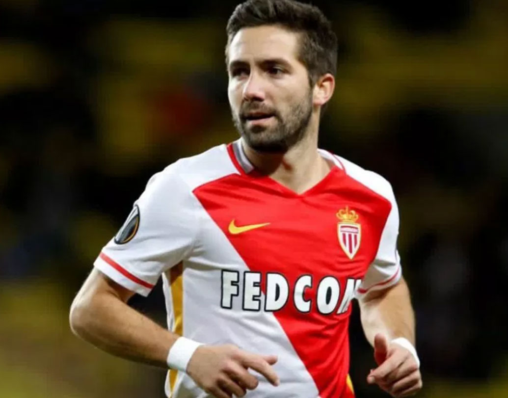 হোয়াও মোতিনহো: পর্তুগালের মাঝমাঠে কার্ভালহোর সঙ্গে জুটি বাঁধবেন হোয়াও মোতিনহো। মাঝমাঠ শক্তিশালী না করলে স্পেনকে থামানো যাবে না। পর্তুগাল কোচ ফের্নান্দো স্যান্টোসের রণনীতিতে তাই গুরুত্বপূর্ণ সৈন্য ৩১বছরের মোতিনহো।