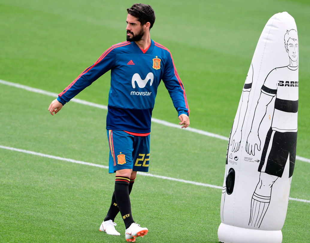 ইস্কো: অ্যাটাকিং মিডফিল্ডার। খেলেন রিয়াল মাদ্রিদের হয়ে। এ বারই প্রথম পর্তুগালের বিরুদ্ধে খেলতে নামছেন তিনি। মাঝমাঠে কার্ভালহো-মোতিনহো জুটিকে টপকে যাওয়ার অগ্নিপরীক্ষা আজ। ছবি: এএফপি।