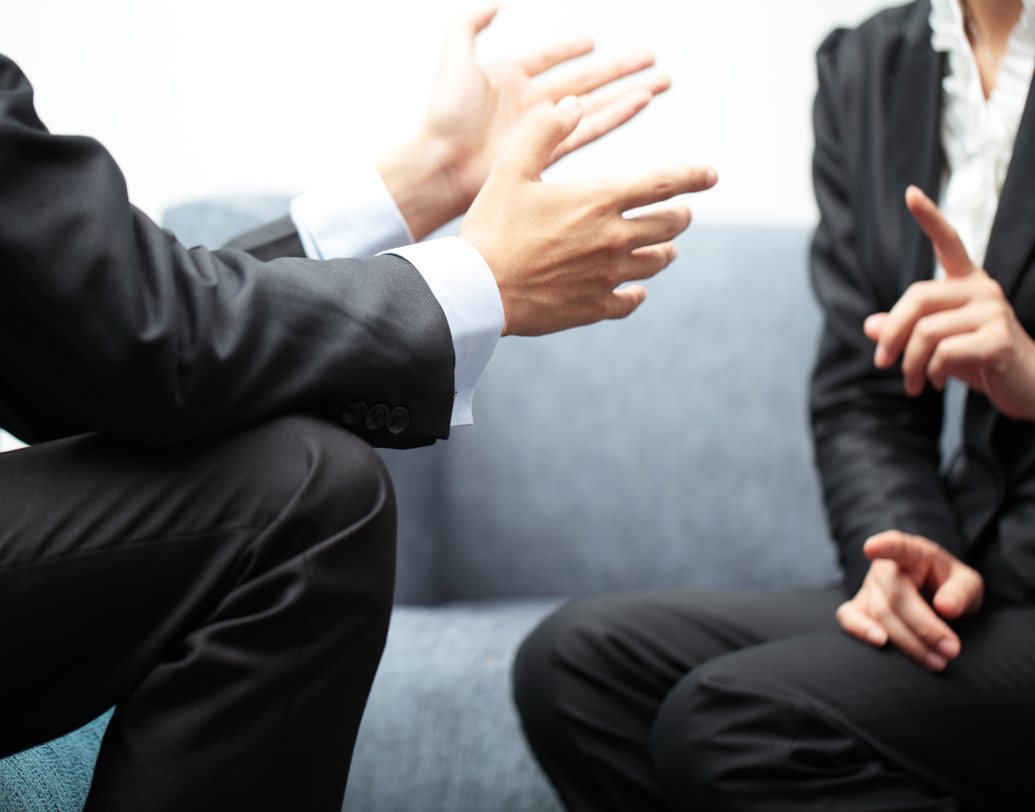 রাগ কমলে কথা বলুন: রাগ হলে অ্যাড্রিনালিন হরমোনের প্রকোপে কিছুক্ষণের জন্য মস্তিষ্কে চাপ পড়ে। তাই রাগের মাথায় ভেবে কথা বলা একান্তই না আয়ত্তে আনতে পারলে, রাগের পরিস্থিতি তৈরি হলে চুপ করে থাকা অভ্যাস করুন। রাগ কমলে গুছিয়ে বলুন নিজের খারাপ লাগা ও আপত্তি। দরকারে কড়া হয়েই বলুন। কিন্তু শালীনতা ছাড়িয়ে নয়। ছবি: সাটারস্টক