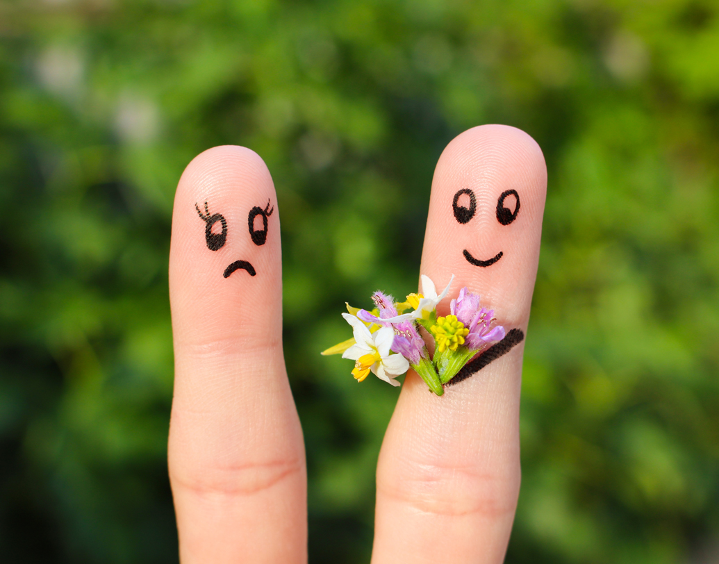 রাগ পুষে রাখবেন না: কারও মুখোমুখি হলে অতীতে তার সঙ্গে আপনার ইকুয়েশন কেমন ছিল, কোন ব্যবহারে দুঃখ পেয়েছিলেন, এ সব ভাবা বন্ধ করুন। হাসিমুখে কথা বলুন। একান্তই তা না পারলে, এড়িয়ে চলুন সে সঙ্গ, কিন্তু সৌজন্য বজায় রেখেই। অতীতের রাগকে পুষে রেখে আদতে ক্ষতি আপনার মনেরই। প্রতিশোধ প্রবণতা আসলে অসুখ। সেটা ডেকে আনবেন না প্লিজ। ছবি: সাটারস্টক