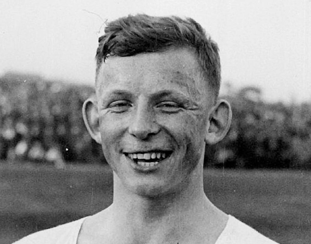 আর্নেস্ট উইলিমস্কি: ১৯৩৮-এর ফ্রান্স বিশ্বকাপ। খেলা চলছিল ব্রাজিল এবং পোল্যান্ডের মধ্যে। আসলে খেলা যেন চলছিল ব্রাজিলের ১১ জনের বিরুদ্ধে আর্নেস্ট উইলিমস্কির। একাই ৪ গোল করেন তিনি। ম্যাচটি যদিও ৬-৫ গোলে হেরে যায় পোল্যান্ড।