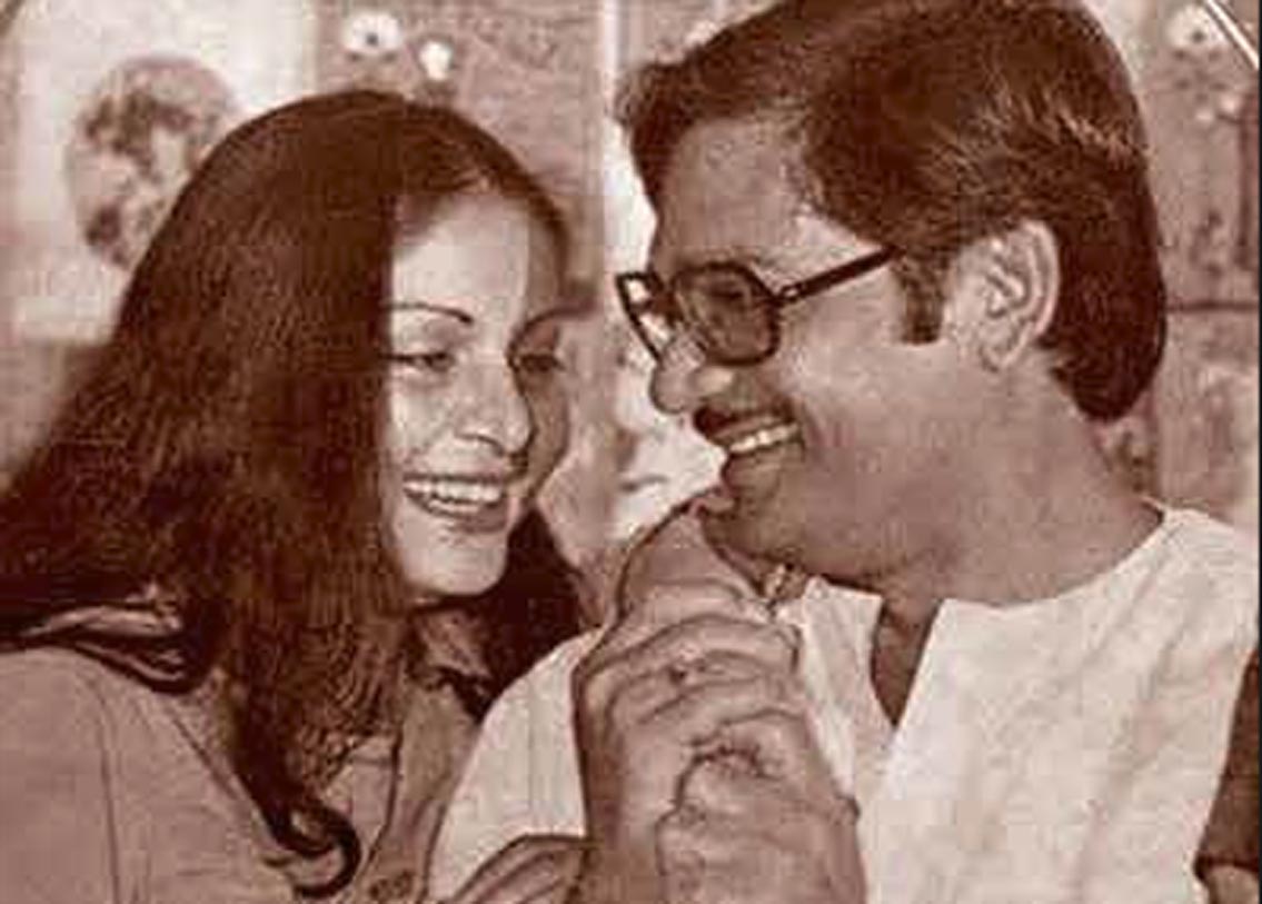 গুলজার এবং রাখি: কবিতা আর সুর দিয়ে যখন লক্ষ লক্ষ মানুষের হৃদয়ে জায়গা করে নিচ্ছেন গুলজার, রাখি তখন সিলভার স্ক্রিন মাতাচ্ছেন। ১৫ মে, ১৯৭৩ তাঁরা বিয়ে করেন।