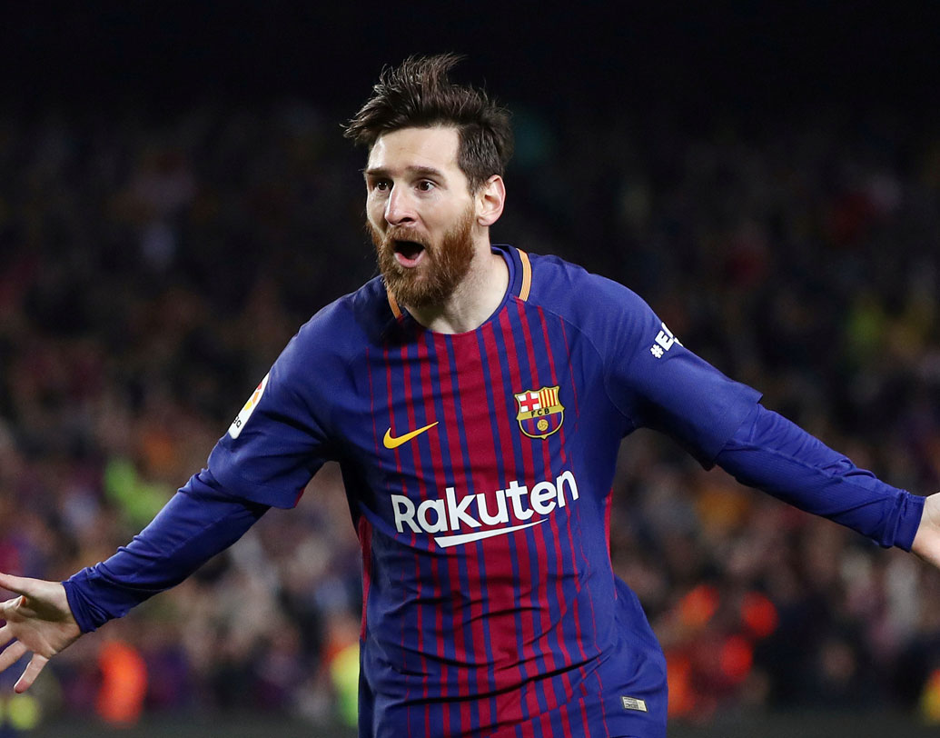 কোপাতেও কাপহীন: আর্জেন্টিনার হয়ে দ্বিতীয় কোপা আমেরিকা কাপ ফাইনাল ২০১৫-তে। কিন্তু কাপ সেই অধরাই থেকে গেল। ফাইনালে চিলির কাছে টাইব্রেকারে হারলেন। ম্যাচের পরে চিলি সমর্থকদের হাতে আক্রান্ত হল তাঁর পরিবারও। ছবি: রয়টার্স।