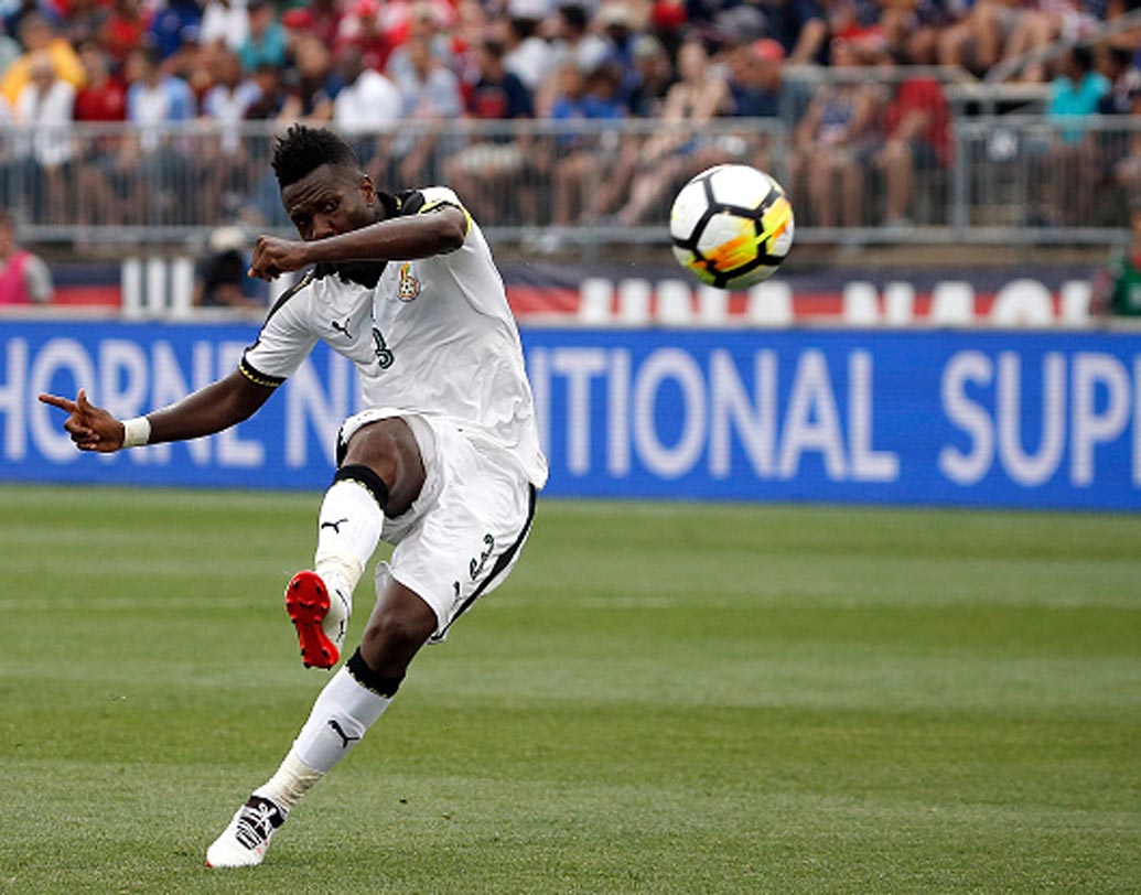 আসামোয়া গিয়ান: ২০১০ সালের বিশ্বকাপ কোয়ার্টার ফাইনাল। খেলা চলছে উরুগুয়ে এবং ঘানার। সে বারে অসাধারণ ফুটবল খেলছিল আফ্রিকার এই দেশ। বক্সের মধ্যে লুই সুয়ারেজের হাতে বল লাগায় পেনাল্টি পায় ঘানা। শট নিতে আসেন ঘানার পেনাল্টি বিশেষজ্ঞ এবং সর্বকালের অন্যতম সেরা স্ট্রাইকার গিয়ান। কিন্তু পেনাল্টি ফস্কান। ম্যাচ জেতে উরুগুয়ে।