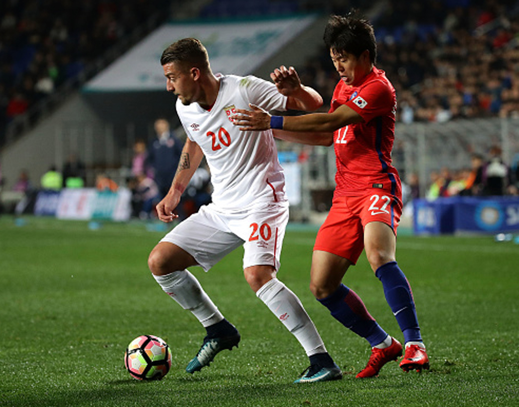 সের্গেজ মিলিনকোভিচ-স্যাভিচ, সার্বিয়া: সার্বিয়ার অন্যতম শক্তিশালী মিডফিল্ডার। তেইশ বছরের এই ফুটবলারটির সারা মাঠ জুড়ে খেলার ক্ষমতা রয়েছে। সার্বিয়ার অনূর্ধ্ব ১৯ দলের অন্যতম গুরুত্বপূর্ণ ফুটবলার হিসেবে ২০১৩ সালের অনূর্ধ্ব ১৯ চ্যাম্পিয়নশিপে নজর কেড়েছিলেন প্রথম বার।