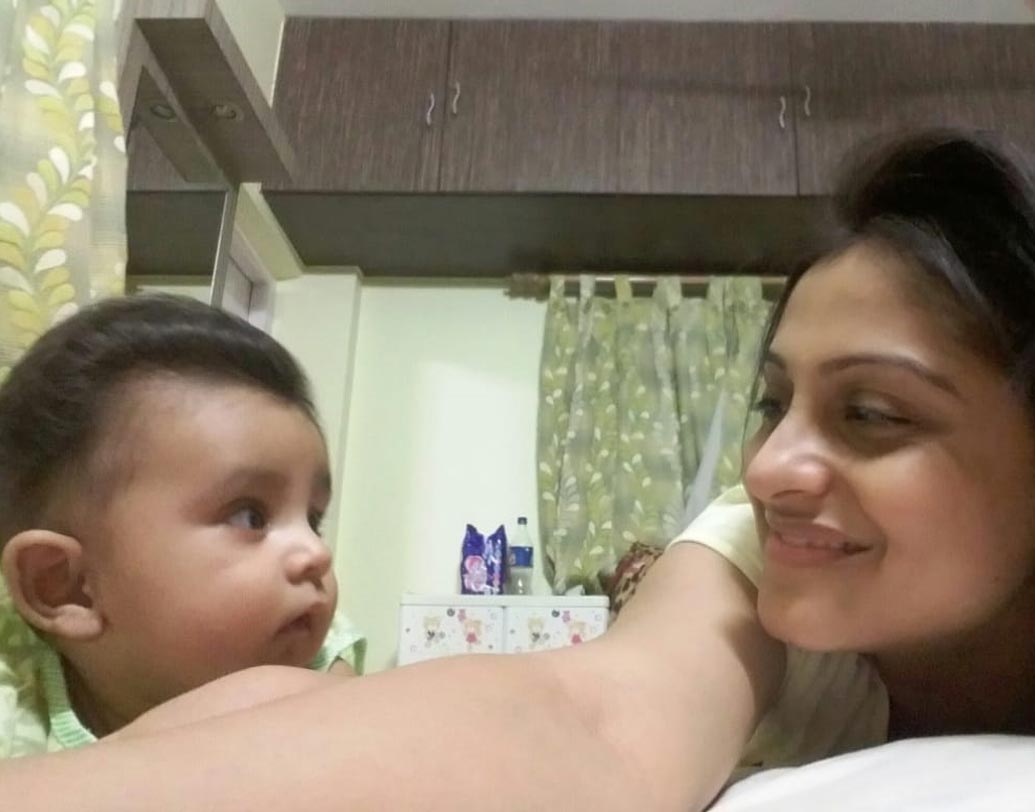 আগামী সোমবার আহিরের অন্নপ্রাশন উপলক্ষে পুজোর আয়োজন করেছেন কুশল-সঞ্চারী। তাঁদের লেক গার্ডেন্সের পুরনো ফ্ল্যাটেই হবে এই অনুষ্ঠান।