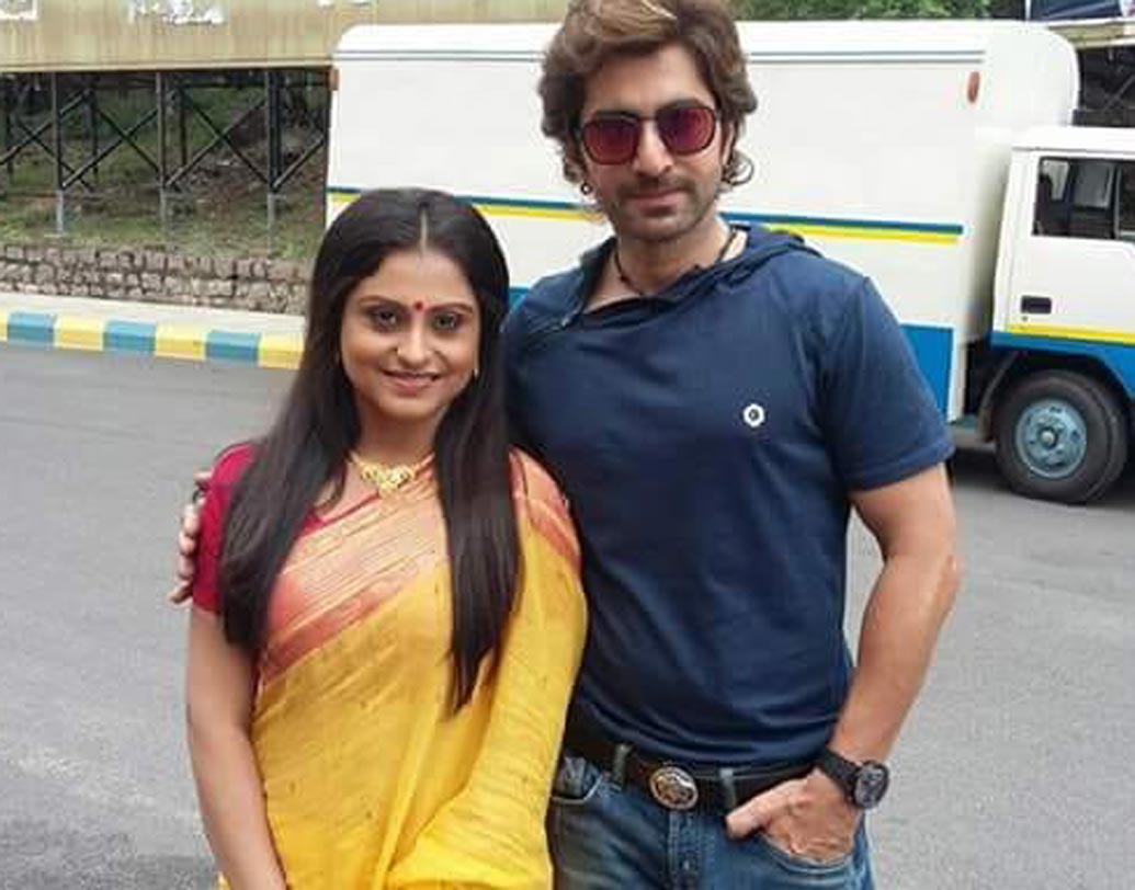 রাজ চক্রবর্তীর ‘বোঝে না সে বোঝে না’ দিয়ে অভিনয়ের কেরিয়ার শুরু করেন সঞ্চারী। এর পর জিত্-কোয়েলের ‘বেশ করেছি প্রেম করেছি’ ছবিতে তাঁকে প্যারালাল লিডে দেখা যায়। এই মুহূর্তে বেশ কিছু ধারাবাহিকে অভিনয় করছেন তিনি।