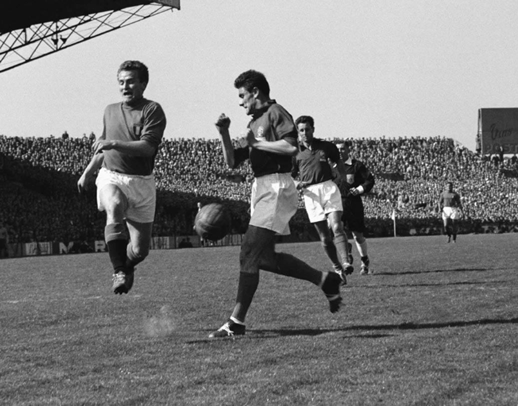 ১৯৫০ উরুগুয়ে বিশ্বকাপে- ইতালি প্রথম ম্যাচে ২-৩ গোলে হারে সুইডেনের কাছে। ১৯৩৪ এবং ১৯৩৮ দুই বিশ্বকাপেই চ্যাম্পিয়ন হয়েছিল ইতালি। মাঝে দ্বিতীয় বিশ্বযুদ্ধের জন্য দুটি বিশ্বকাপ হয়নি। ১৯৫০ এবং ১৯৫৪ বিশ্বকাপে গ্রুপ স্টেজ থেকেই বিদায় নেয় তাঁরা।