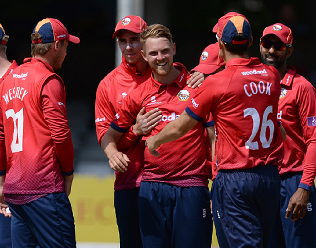 র‌্যাঙ্কিংয়ে এক নম্বরে রয়েছে ইংল্যান্ড। মর্গ্যানদের পয়েন্ট ১২৪। স্কটল্যান্ডের বিরুদ্ধে অবাক হার ছাড়া শেষ সাত ওয়ান ডে সিরিজের ছ’টিতে জিতেছে। অস্ট্রেলিয়ার বিরুদ্ধেও চলতি সিরিজের প্রথম দুই ম্যাচে জিতেছে ইংল্যান্ড।