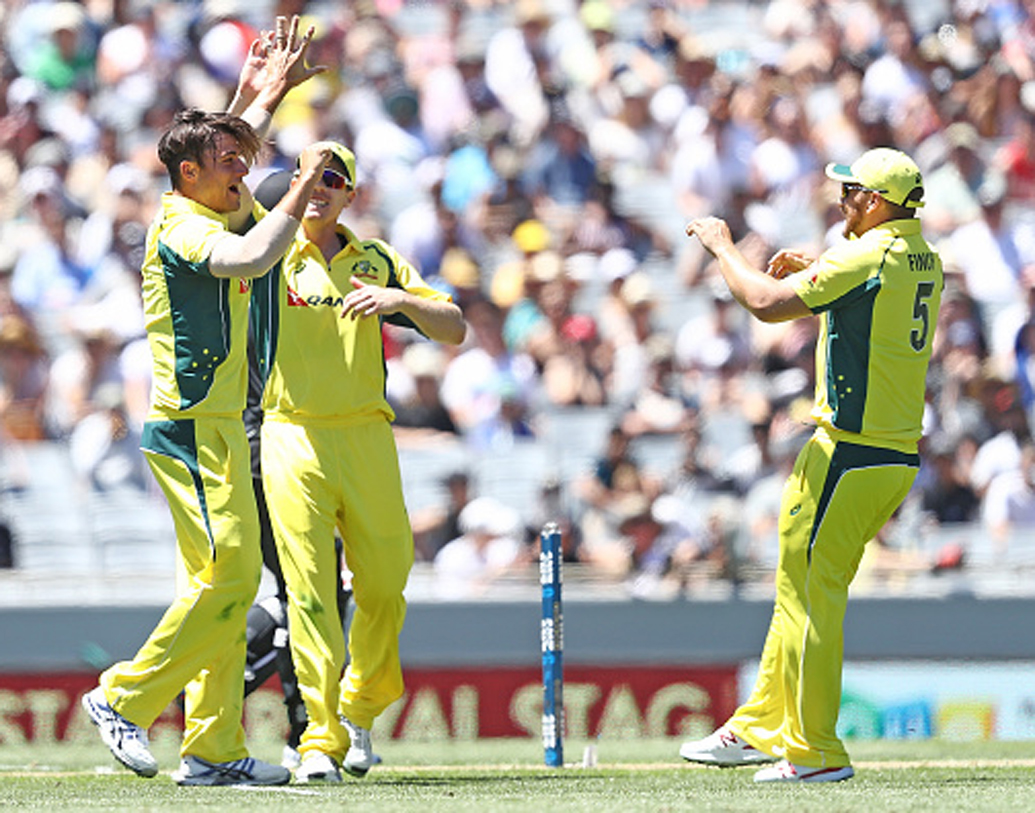 পাকিস্তানের সঙ্গে একই পয়েন্ট নিয়ে ছয় নম্বরে রয়েছে অস্ট্রেলিয়া। এক সময় দুনিয়া কাঁপানো টিম অস্ট্রেলিয়া ২০১৮ সালে এখনও পর্যন্ত কোনও সিরিজ জিততে পারেনি। হেরেছে ইংল্যান্ডের বিরুদ্ধে শেষ দুই ম্যাচেও।