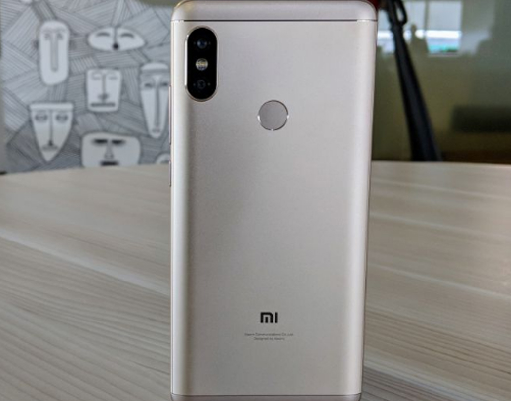 শাওমি রেডমি নোট ৫ প্রো: ওজন ১৮১ গ্রাম। স্ক্রিন ৫.৯৯ ইঞ্চি। ফ্রন্ট ক্যামেরা ২০ এমপি। ব্যাটারি ৪ হাজার এমএএইচ।