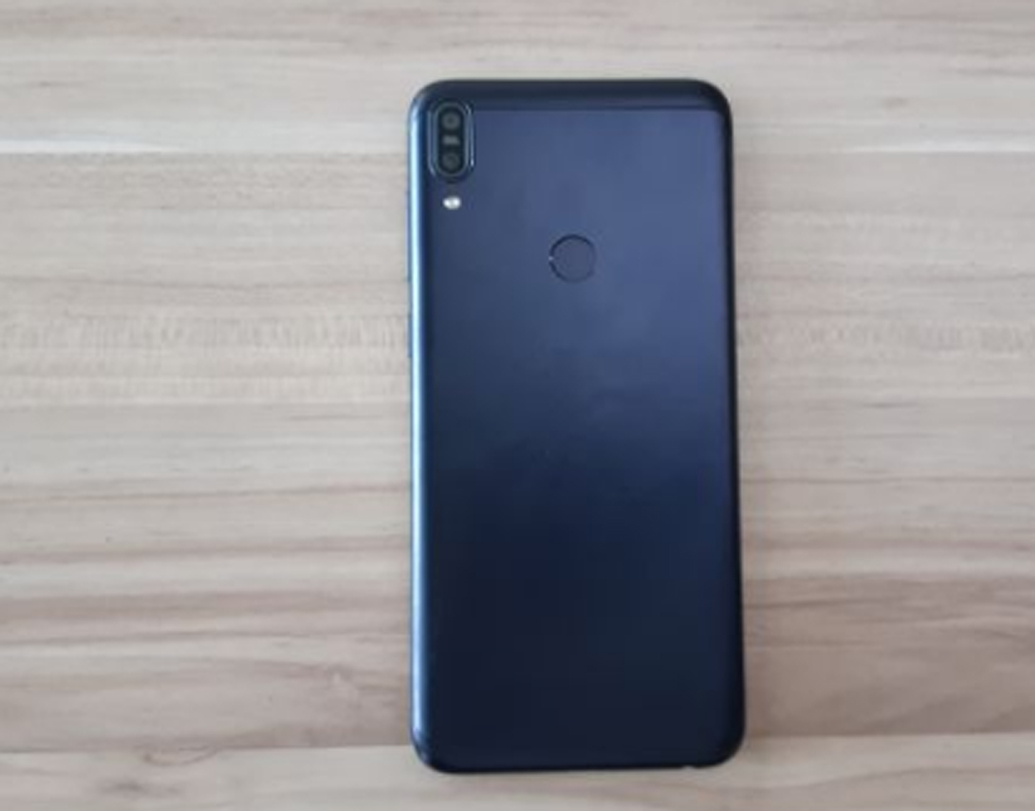 আসুস জেনফোন ম্যাক্স প্রো এম১: এই ফোনে রয়েছে ৫ হাজার এমএএইচ ব্যাটারি। ফ্রন্ট ক্যামেরা ৮ এমপি। ৯ হাজার টাকার মধ্যেই পেয়ে যেতে পারেন এই ফোন। ৩২ জিবি ইন্টারনাল স্টোরেজের সুবিধা রয়েছে।