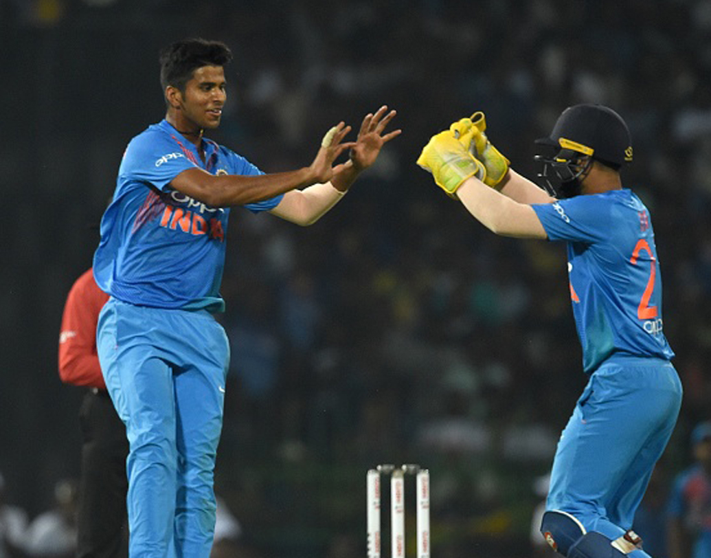 ওয়াশিংটন সুন্দর: আইপিএল-এ নিজেকে প্রমাণ করেছেন। ইংল্যান্ড সফর তরুণ ওয়াশিংটনের সামনে সুন্দর সুযোগ। আপাতত ৬টি ম্যাচে ৯টি উইকেট পেয়েছেন।