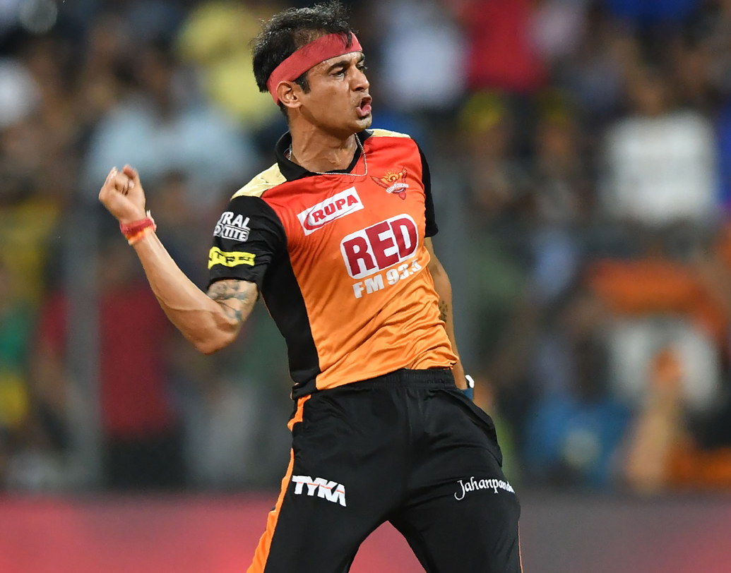 সিদ্ধার্থ কল: ইংল্যান্ড সফরে অভিষেক হওয়ার সম্ভাবনা রয়েছে। আইপিএল-এ ভাল খেলার ফলে এ বার ভারতীয় দলে সুযোগ মিলল।