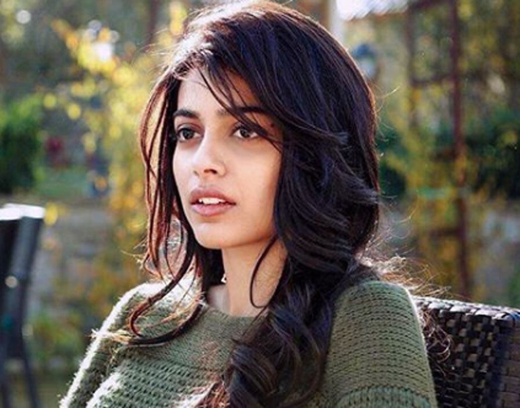 এখনও পর্যন্ত মাত্র একটাই ফিল্মে দেখা গিয়েছে। সুজিত সরকারের ‘অক্টোবর’-এ। আর তাতেই নজর কেড়েছেন বনিতা সাঁধু। বরুণ ধবনের মতো স্টারের পাশেও বেশ উজ্জ্বল তাঁর উপস্থিতি।