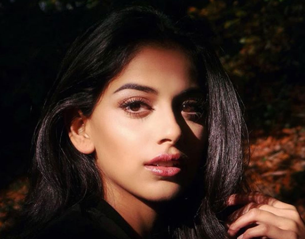 ‘অক্টোবর’-এ মুখ দেখানোর আগে মডেলিং করতেন। পাশাপাশি অ্যাড ফিল্মেও মুখ দেখিয়েছেন বনিতা। চিউয়িং গামের একটি অ্যাড ফিল্মে কাজ করার সময়েই নজরে পড়েন সুজিত সরকারের। সে ফিল্মটি তৈরি করছিলেন সুজিত। সঙ্গে সঙ্গে বনিতাকে তাঁর পরের ফিল্মের নায়িকা হওয়ার প্রস্তাব দেন। রাজি হয়ে যান তিনি।