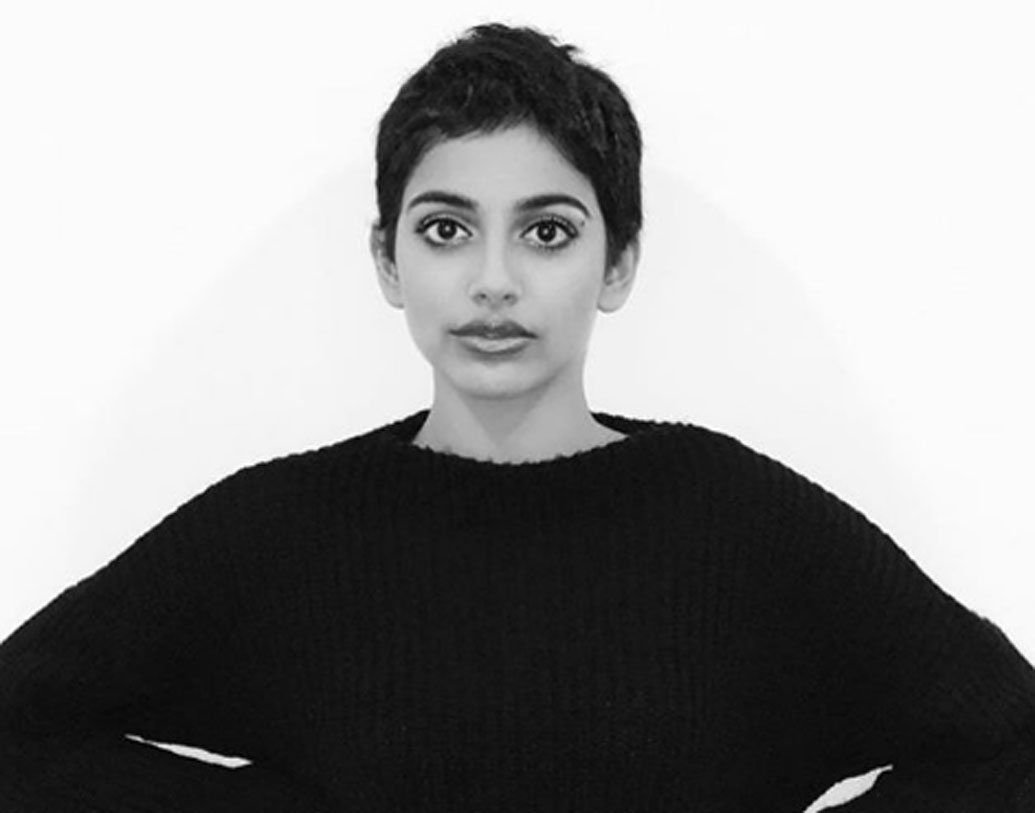 নায়িকা হয়ে কেরিয়ারের শুরুটা করলেও বনিতার মধ্যে নায়িকাসুলভ হাবভাব নেই। ‘শিউলি’র চরিত্রে অভিনয়ের খাতিরে নিজের একঢাল চুল কেটে ফেলতে এক মুহূর্তও দ্বিধা করেননি। যা দেখে মুগ্ধ বরুণ ধবনও।