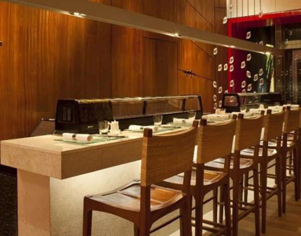 ওয়াসাবি বাই মরিমোতো— দ্য তাজ মহল প্লেস, মুম্বই: ঝাঁ চকচকে এই রেস্তরাঁর ইন্টিরিয়র দেখলে হাঁ হয়ে যেতে হয়। সেফ’স চয়েজ ভেজ ও নন ভেজ পদের দাম ভারতীয় মুদ্রায় যথাক্রমে ৭ হাজার ১৫০ এবং ৭ হাজার ৪৫০ টাকা। দু’জন খেতে খরচ পড়ে ১০ হাজার টাকা।