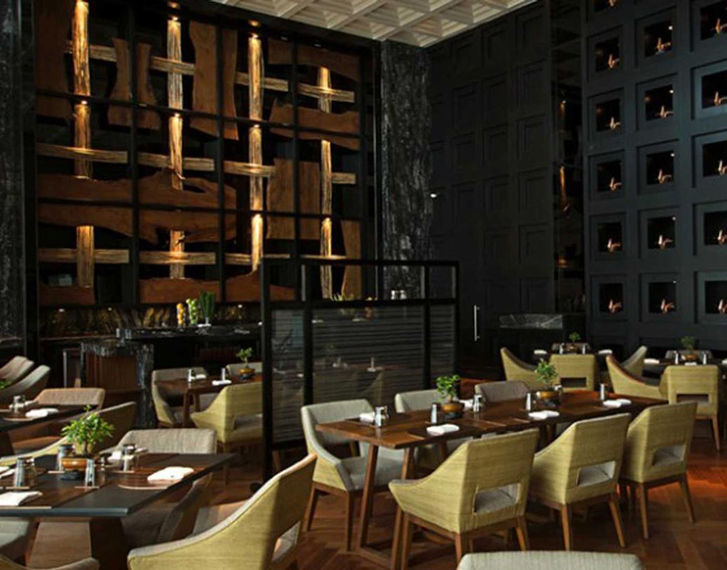 ইয়ুক্কা, পালাদিয়াম হোটেল, মুম্বই: মুম্বইয়ের এই হোটেল পৃথিবীর সেরা জাপানি হোটেলগুলোর অন্যতম। জাপানি শেফের হাতযশে এই রেস্তরাঁর প্রতিটা খাবারেই অথেনটিক জাপানি কুইজিন মন টানে। তবে দু’জনের খাওয়া খরচ নেহাত কম নয়, প্রায় ১০ হাজার টাকা। ছবি: সাটারস্টক