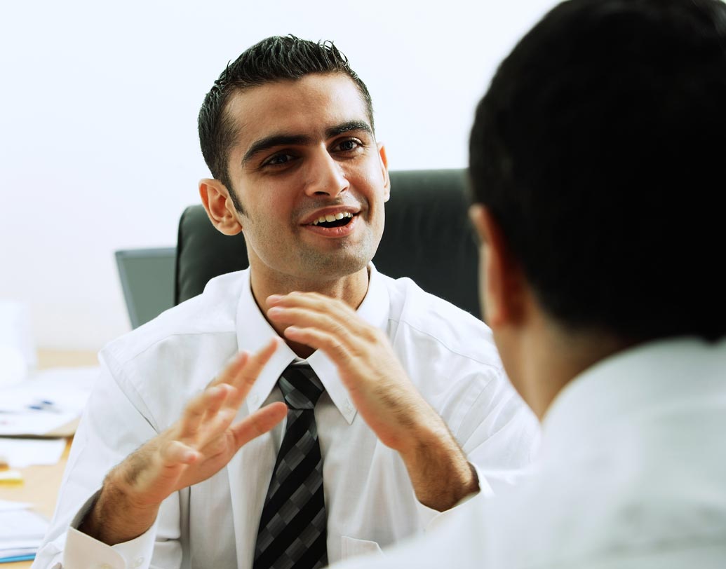 হাসিমুখ: কথায় বলে, হাসিমুখের জয় সর্বত্র। পরীক্ষকদের সামনে রিল্যাক্সড থাকুন। উত্তর ভাল দিন বা খারাপ— আপনার লুকোনো টেনশন যেন ধরা না পড়ে। বরং হাসিমুখে শুভেচ্ছা বিনিময়ের মধ্যেই ইন্টারভিউ শেষ হোক