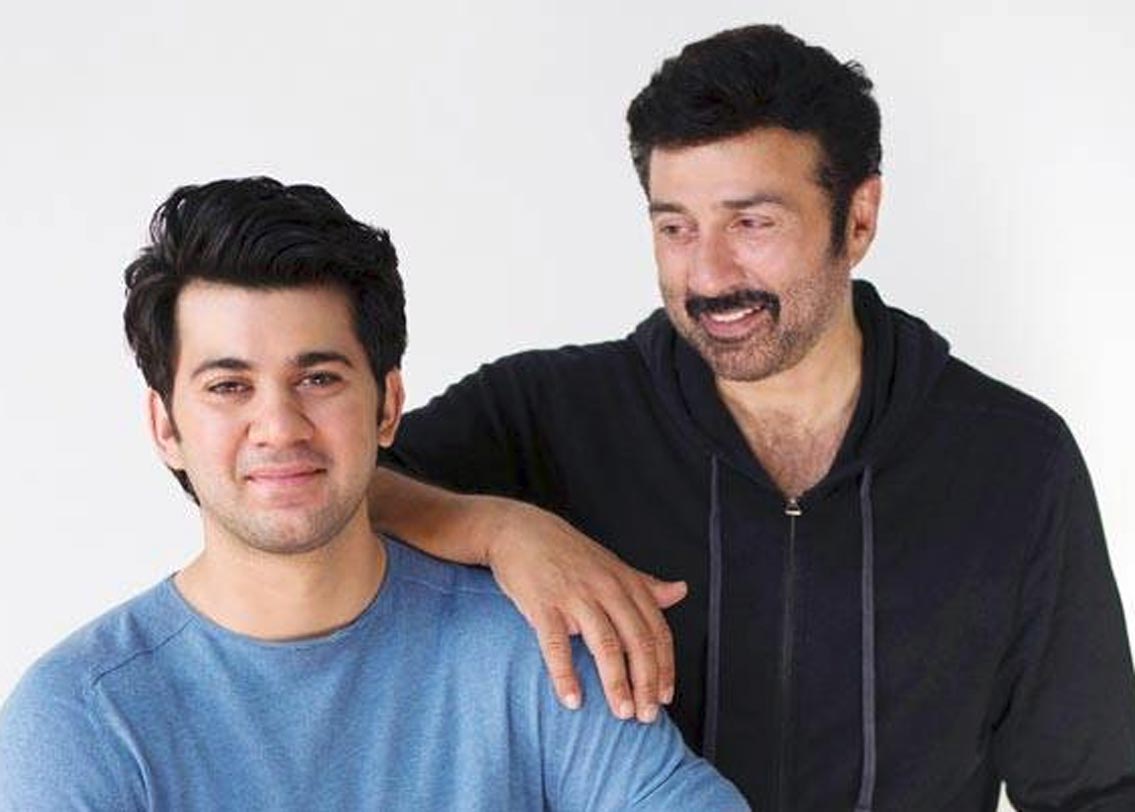 সানি দেওল এখন তুমুল ব্যস্ত। খুব তাড়াতাড়ি তাঁর পরিচালনায় ‘পল পল দিল কে পাস’ ছবিটি মুক্তি পাবে। এই ছবিতে ছেলে কর্ণ দেওলকে লঞ্চ করছেন তিনি।