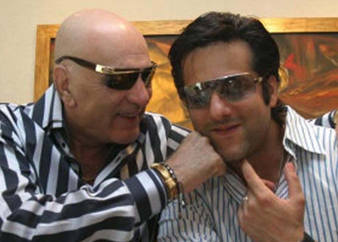 ‘প্রেম আগন’ ছবি দিয়েই বলিউড কেরিয়ার শুরু ফরদিন খানের। বাবা ফিরোজ খানই এই ছবিতে তাঁকে অভিনয়ের সুযোগ করে দিয়েছেন।