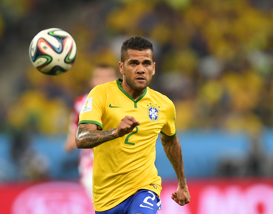 দানি আলভেজ: এ বারের বিশ্বকাপের অন্যতম ফেভারিট দল ব্রাজিলকে নামতে হবে দলের সেরা ডিফেন্ডারকে ছাড়াই। কপ দ্য ফ্রান্স ফাইনালে হাঁটুতে চোট পেয়ে বিশ্বকাপ থেকেই ছিটকে গিয়েছেন আলভেজ। ছবি: এএফপি।