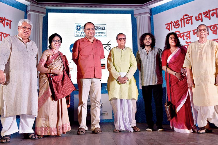 Bengali language is not in crisis, said eminent speakers