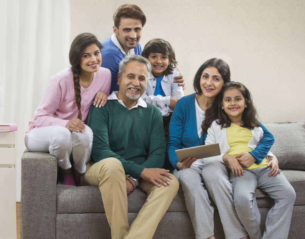 নিয়মিত শরীরচর্চা ছাড়াও পরিবারের মেডিক্যাল হিস্ট্রির দিকেও এক বার চোখ বুলিয়ে নিন। কম পক্ষে তিন প্রজন্মের মানুষজনের অসুখবিসুখ সম্পর্কে একটা স্পষ্ট ধারণা থাকাটা জরুরি। এ বার তা শেয়ার করুন আপনার চিকিৎসকের সঙ্গে। তা হলে অন্তত চিকিৎসকের পরামর্শে ডায়াবিটিস বা হার্টের অসুখের মতো বংশগত রোগ সম্পর্কে আগাম ব্যবস্থা নিতে পারবেন।