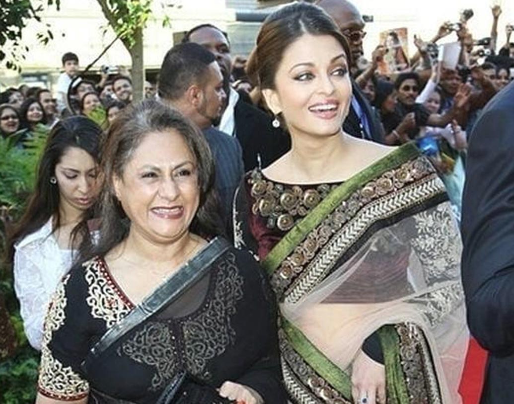 ঐশ্বর্য রাই-জয়া বচ্চন: দু’জনেই জনপ্রিয়তার শিখরে। দু’জনেই বলিউডের প্রথম সারির অভিনেত্রী। ঐশ্বর্য জানিয়েছেন, জয়ার সঙ্গে তাঁর সম্পর্ক নাকি খুবই ভাল। জয়া বরাবরই খুব প্রাইভেট পার্সন। তবে, বৌমার সঙ্গে তিনি নাকি খুবই খোলামেলা।