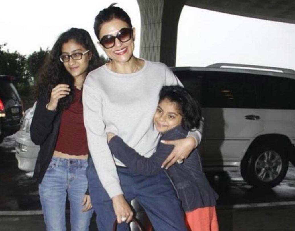 সুস্মিতা সেন: সিঙ্গল মাদারের সংজ্ঞা বাঙালি জাতিকে নতুন ভাবে পড়তে শিখিয়েছেন তিনি। রক্ষণশীল সমাজকে বুড়ো আঙুল দেখিয়ে মাত্র ২৫ বছর বয়সে প্রথম কন্যাসন্তান দত্তক নেন সুস্মিতা। কেরিয়ারের তোয়াক্কা না করেই ২০১০ সালে ফের দ্বিতীয় সন্তান দত্তক নিয়েছেন তিনি। চল্লিশ ছুঁইছুঁই নায়িকা এখন রেনে ও আলিশা দুই মেয়ের গর্বিত মা।