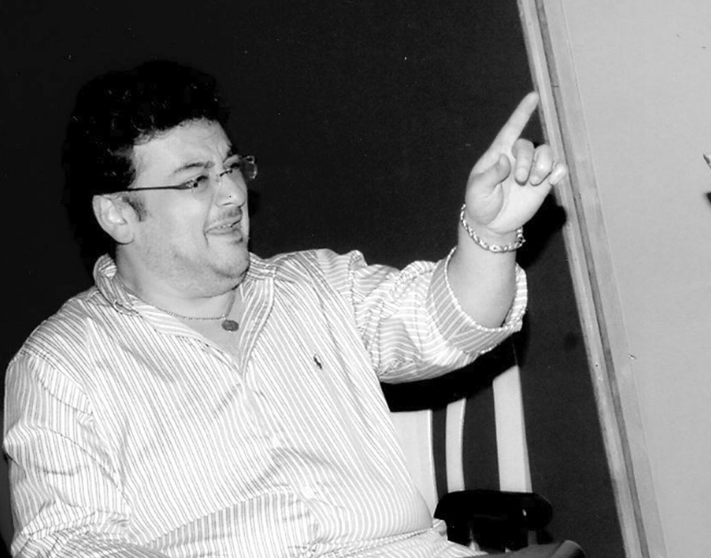 ‘বলিউড হাঙ্গামা’-র একটি সাক্ষাৎকারে আদনান বলেছিলেন, ‘‘আমি ওবেসিটিতে আক্রান্ত মানে এই নয় আমার একটা সুন্দর মন নেই। শুধু পর্দায় আমাকে সুন্দর দেখায় না।’’ ২০০৫-০৬ সালে হঠাৎই উধাও হয়ে যান আদনান। গুজব ছড়ায়, তিনি নাকি লাইপোসাকশন করাতে গিয়েছেন।