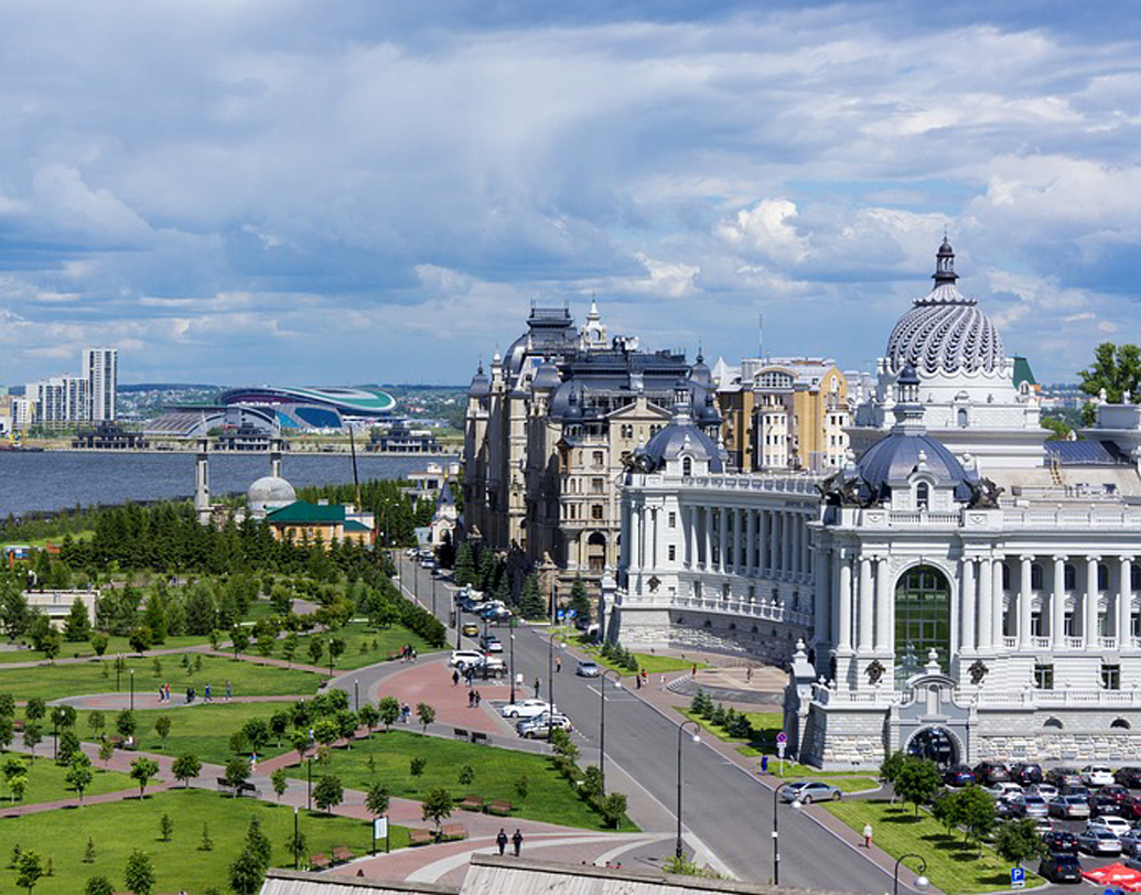 কাজান: ভোলগা ও কাজানকা নদীর উপকূলে অবস্থিত দক্ষিণ-পশ্চিম রাশিয়ার শহর কাজান। রাশিয়ার এই শহরই খেলার রাজধানী। সারা বছরই নানা রকম খেলাধুলার আয়োজন থাকে এই শহরে। স্বাভাবিক ভাবেই বিশ্বকাপে সবচেয়ে বেশি সেজে উঠেছে কাজান।