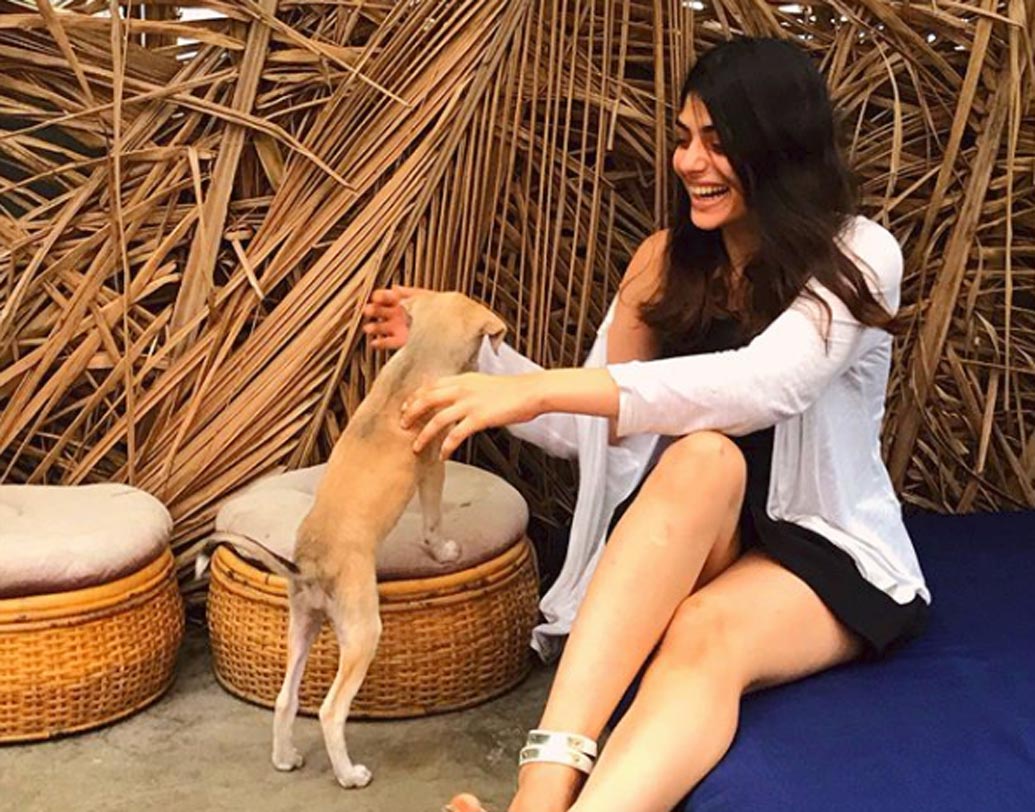 ফিল্মি ঘরানার হলেও সাঁচী নাকি ছোট থেকেই স্টারডমের ধার ধারেন না। পড়াশোনা, আর অবসরে বন্ধুদের নিয়ে হই চই করে সময় কাটাতেই বেশি ভালবাসেন।