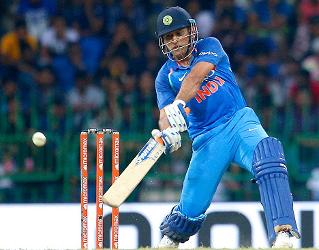 এমএস ধোনি: ভারতীয় দলের সব সময়ই ভরসার নাম মহেন্দ্র সিংহ ধোনি। তাঁকে বাদ দেওয়ার প্রশ্নই ওঠে না। ধোনির পছন্দের জায়গা অবশ্যই চার নম্বর। একাধিক ভাল ইনিংস এই চার নম্বরে নেমেই দলকে উপহার দিয়েছেন ধোনি।