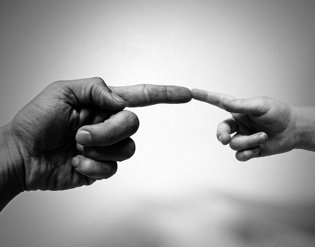 মানসিক সমস্যার খুঁটিনাটি ভাগ করে নিতে পারেন তো? সময় দিন শিশুকে। জানতে চান, সারা দিন তার কেমন কাটল, স্কুল বা কোচিংয়ের খবরাখবর নিন। সহজ হন তার কাছে। যেন আপনাকে সে বলতে পারে সব। এতে তার মন ভাল তো থাকবেই, সঙ্গে স্ট্রেস হরমোনের প্রভাব কমে শরীর থাকবে তরতাজা।