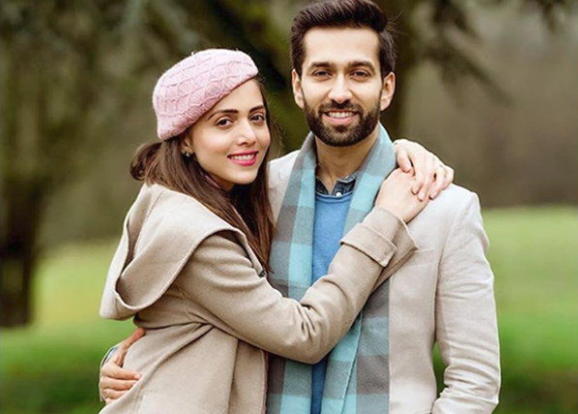 নকুল মেহতা: টেলিভিশন অভিনেতা নকুলও তাঁর ছেলেবেলার বন্ধু জানকী পারেখকে বিয়ে করেন। জানকী একজন সঙ্গীত শিল্পী এবং ভয়েস ওভার শিল্পী।
অর্জুন বিজলানী: ‘মিলে যব তুম হম’-এর হিরো যখন নেহা স্বামীকে বিয়ে করেন, তখন অনেকের হৃদয় ভেঙে গিয়েছিল। স্ত্রী নেহা নিজে অভিনয় করেন না। তবে তিনি অভিনেত্রী দীপ্তি ভাটনগরের আত্মীয়।