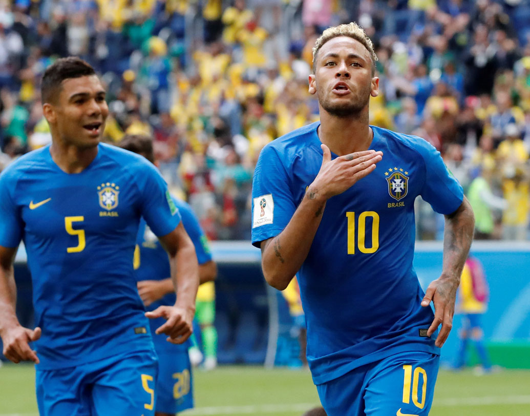 দুটো ম্যাচ খেলে ব্রাজিল এই মুহূর্তে ৪ পয়েন্টে রয়েছে। পরের ম্যাচ সার্বিয়ার বিরুদ্ধে। সার্বিয়ার ৩ পয়েন্ট। ব্রাজিল সার্বিয়ার বিরুদ্ধে জিতলে ৬ পয়েন্ট নিয়ে প্রি-কোয়ার্টার ফাইনালে যাবে। ড্র করলেও ৫ পয়েন্ট পেয়ে পরের ধাপে যাওয়া নিশ্চিত ব্রাজিলের। ছবি: রয়টার্স।