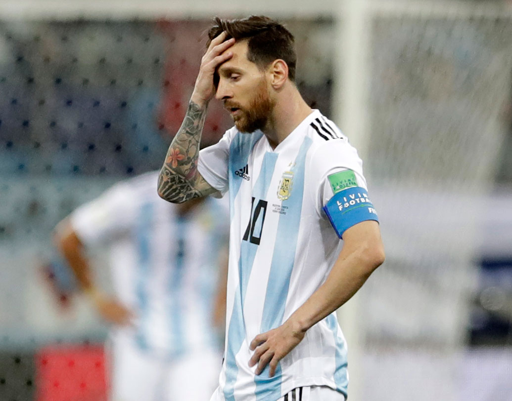 যদি আইসল্যান্ড বনাম ক্রোয়েশিয়া ম্যাচ ড্র হয়, আর মেসিরা হারান নাইজিরিয়াকে, তা হলেও ৪ পয়েন্ট নিয়ে গ্রুপে দ্বিতীয় হবে আর্জেন্টিনা। ছবি: পিটিআই।