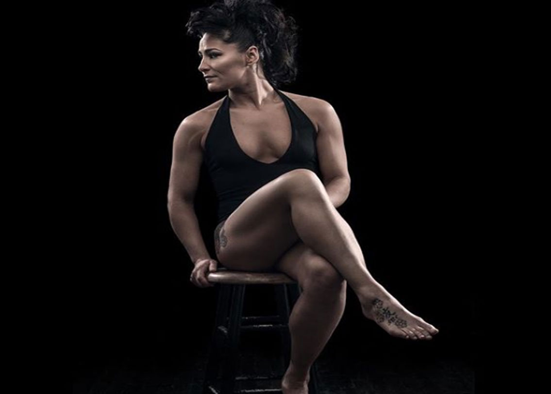 মার্কিন যুক্তরাষ্ট্রে জন্ম এই তরুণীর ছোটবেলা খুবই যন্ত্রণার মধ্যে দিয়ে গিয়েছে। মাত্র ৬ বছর বয়সে বাবা-মার সম্পর্ক ক্রমশ তিক্ত, ভয়ঙ্কর এবং যন্ত্রণাদায়ক হয়ে উঠেছিল তাঁর কাছে। মানসিকভাবে বিপর্যস্ত হয়ে পড়েছিলেন জেসিকা। বাবা-মা আলাদা হয়ে যান। জেসিকা বাবার সঙ্গে ওহিও-র রুটসটাউনে থাকতে শুরু করেন। সেই যন্ত্রণার উপর আরেক যন্ত্রণা হাজির হয় তাঁর জীবনে। ১৬ বছর বয়সে ভয়ঙ্কর দুর্ঘটনার সম্মুখীন হন তিনি।