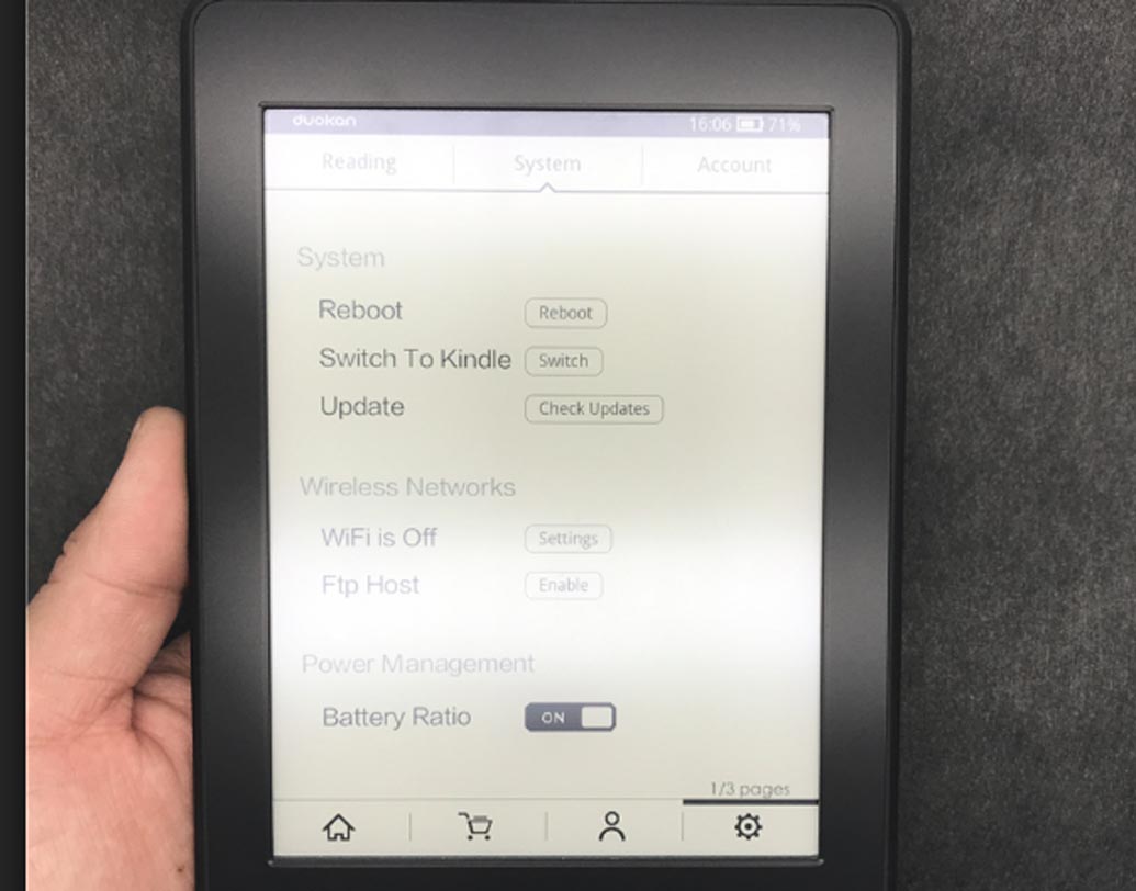 পেপারহোয়াইট: শুধু গান শুনে কেন, বই পড়েও তো সময় কাটানো যেতে পারে। আর তার জন্য পেপারহোয়াইট সঙ্গে নিয়ে গেলেই হল। অনেকটা পথ একা একা পাড়ি দিলেও একাকিত্ব ভোগ করতে হবে না।