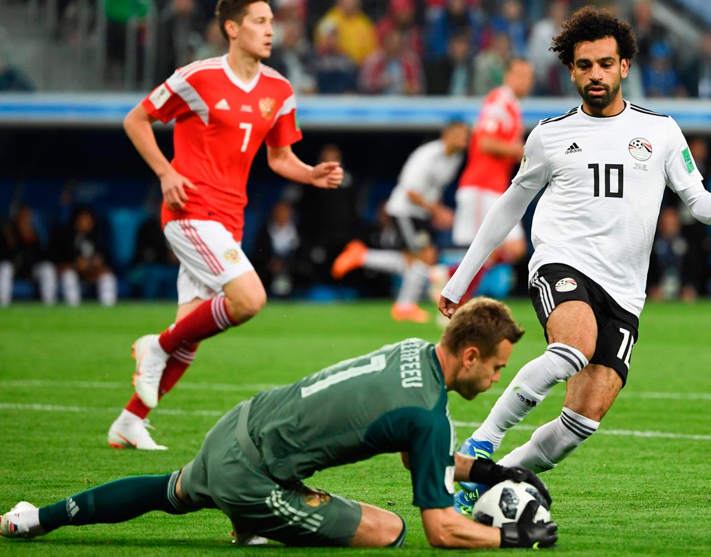 গ্রুপ এ: এই গ্রুপ থেকে রাশিয়া, উরুগুয়ের পরবর্তী পর্যায়ে যাওয়া নিশ্চিত। সোমবার রাতের ম্যাচের পর এক এবং দু’নম্বরের জায়গা দু’টি ঠিক হবে মাত্র। গ্রুপ থেকেই বিদায় নিল সৌদি আরব আর মিশর।