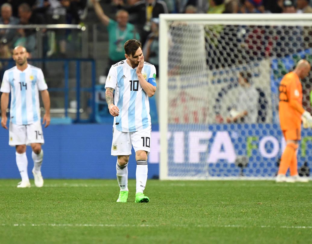 গ্রুপ ডি: সব থেকে বেশি নজর থাকছে এই গ্রুপের দিকে। ক্রোটদের পরবর্তী রাউন্ডে যাওয়া পাকা। কিন্তু, বিশ্বকাপের অন্যতম ফেভারিট আর্জেন্টিনার শেষ ষোলোয় যেতে হলে নাইজিরিয়াকে বড় ব্যবধানে হারাতে তো হবেই, তাকিয়ে থাকতে হবে আইসল্যান্ডের ম্যাচের ফলাফলের দিকেও। অন্য দিকে, ড্র করলেই পরবর্তী রাউন্ড নিশ্চিত নাইজিরিয়ার।